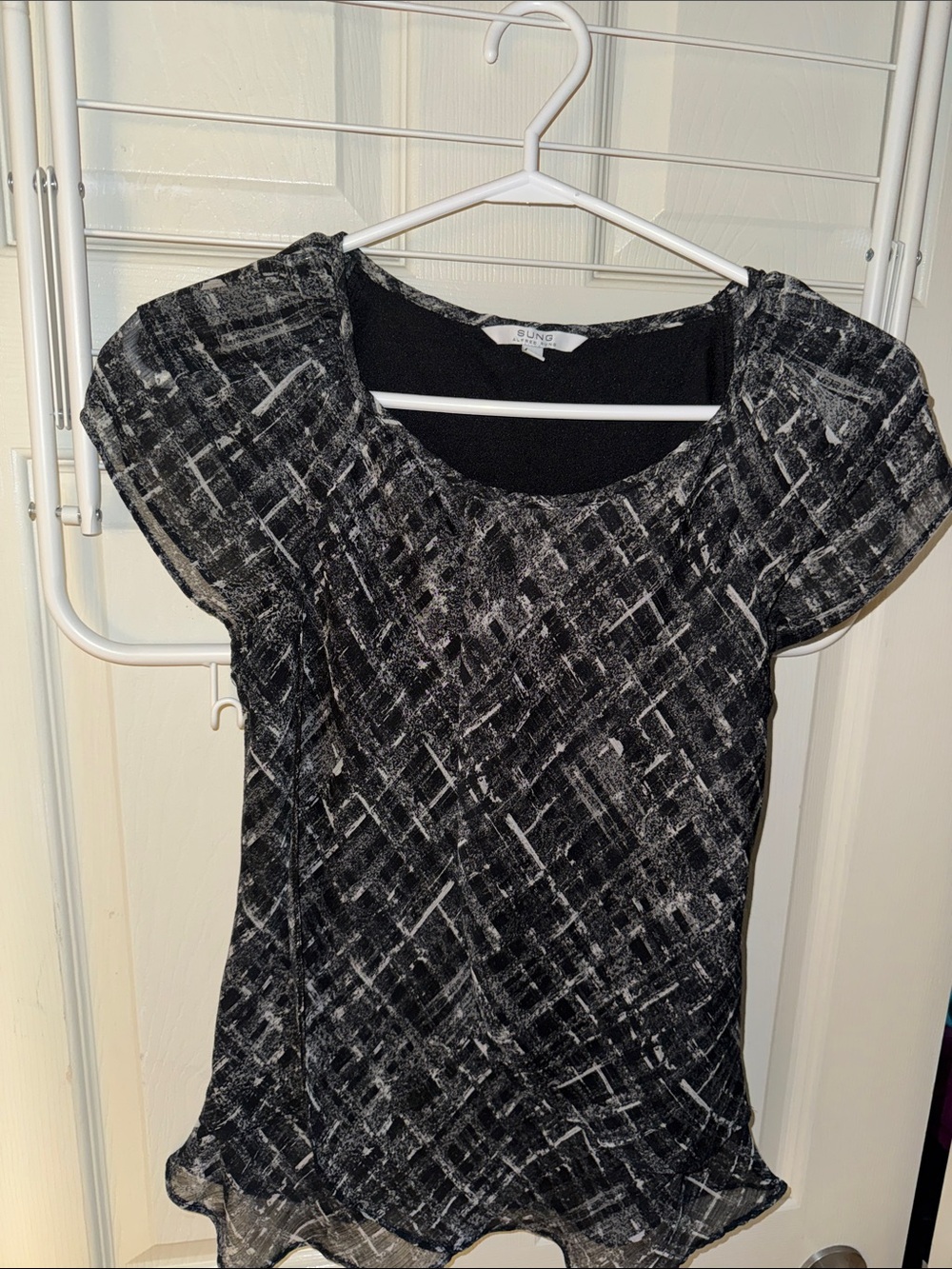 ALFRED SUNG Black & Gray Textured Short Sleeve Top